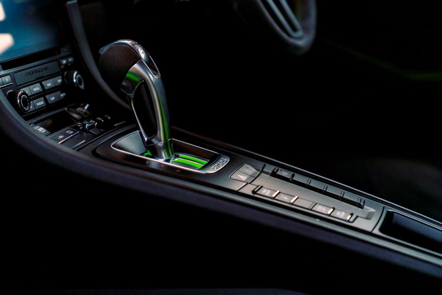 Детали интерьера Porsche 911 GT3 RS (991) 2018 года  (UK) (фото 31 из 39)
